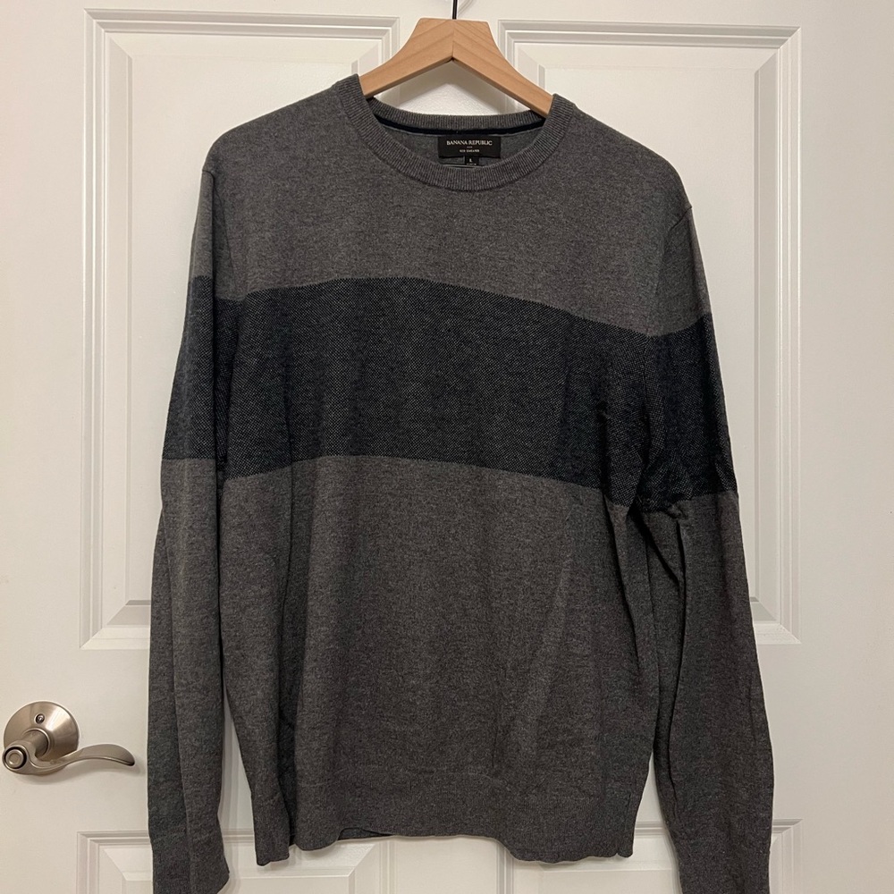 Banana Republic Men's Dark Gray Crewneck Sweater